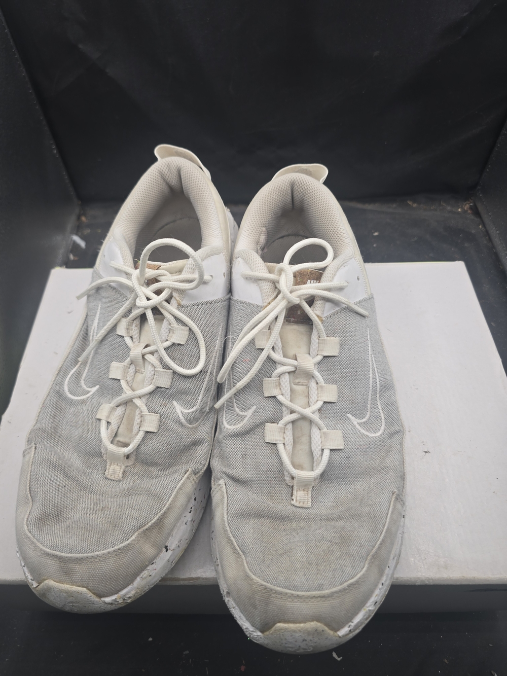 Nike‎ Men’s Gray and White Athletic Sneakers - Picture 6 of 8